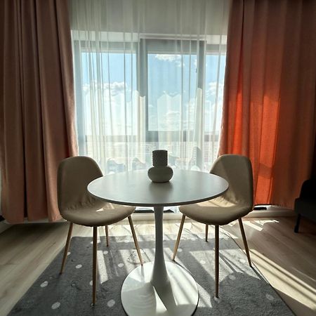 Elegant Studio With City Views - Prime Location - 02 Boekarest Buitenkant foto