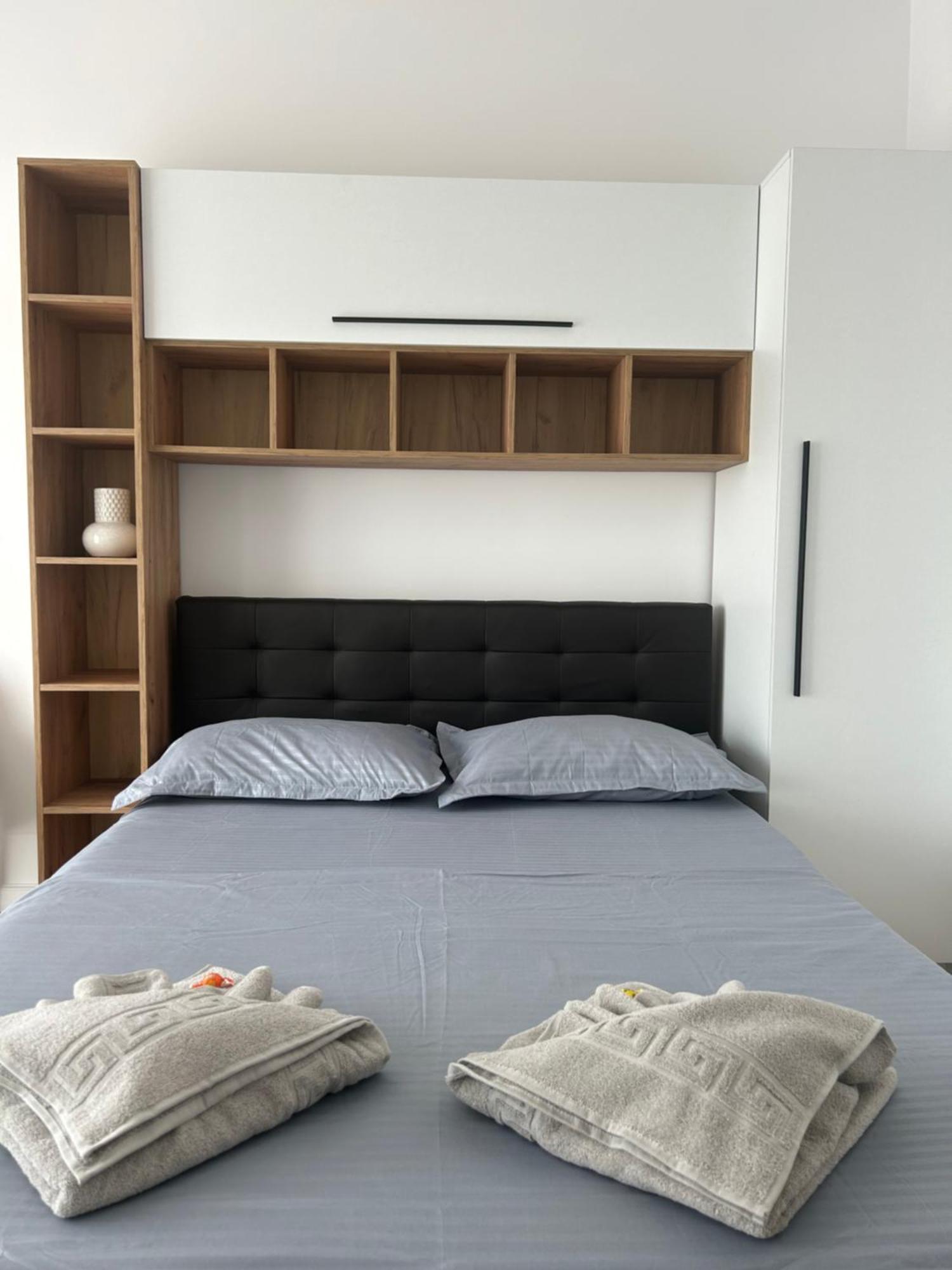 Elegant Studio With City Views - Prime Location - 02 Boekarest Buitenkant foto