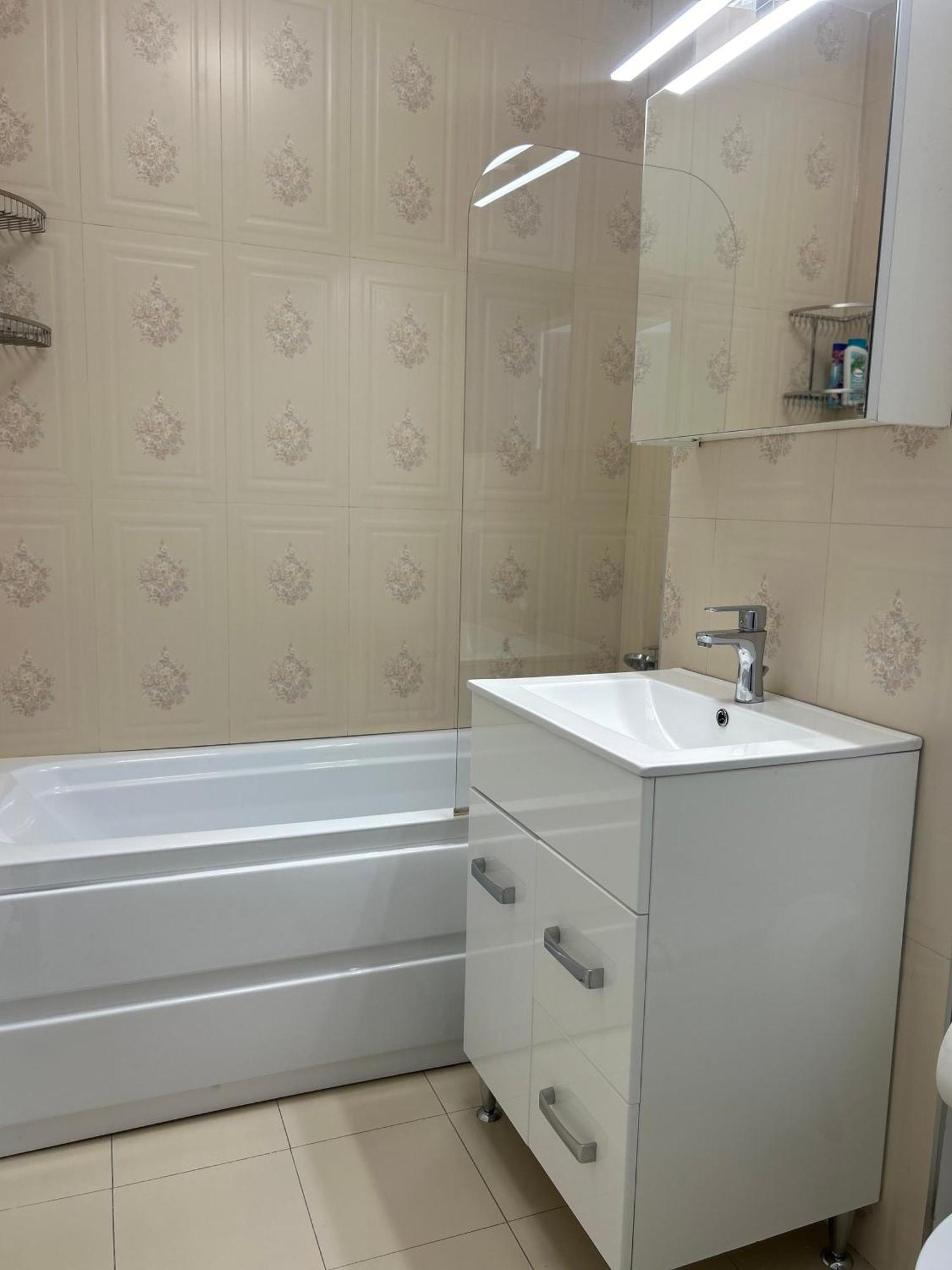 Elegant Studio With City Views - Prime Location - 02 Boekarest Buitenkant foto
