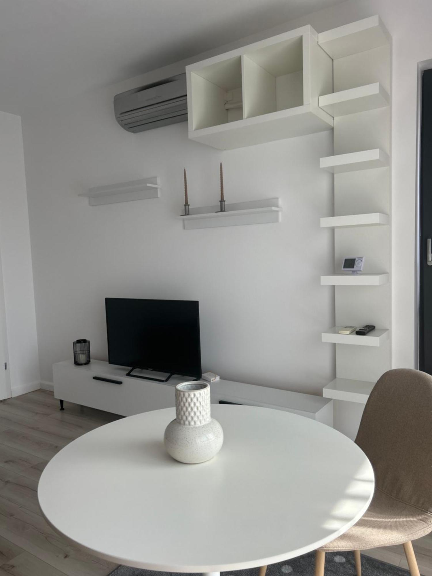 Elegant Studio With City Views - Prime Location - 02 Boekarest Buitenkant foto