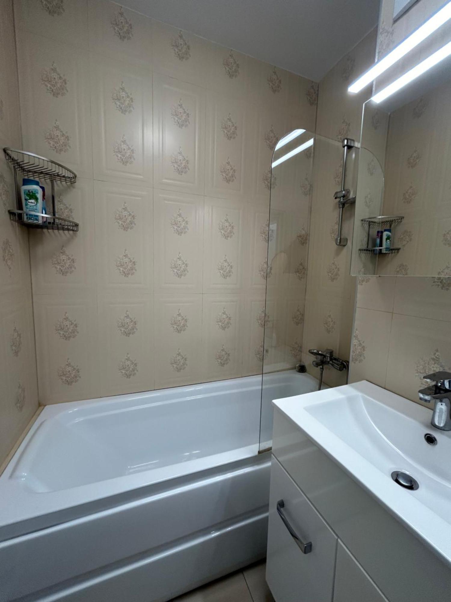 Elegant Studio With City Views - Prime Location - 02 Boekarest Buitenkant foto